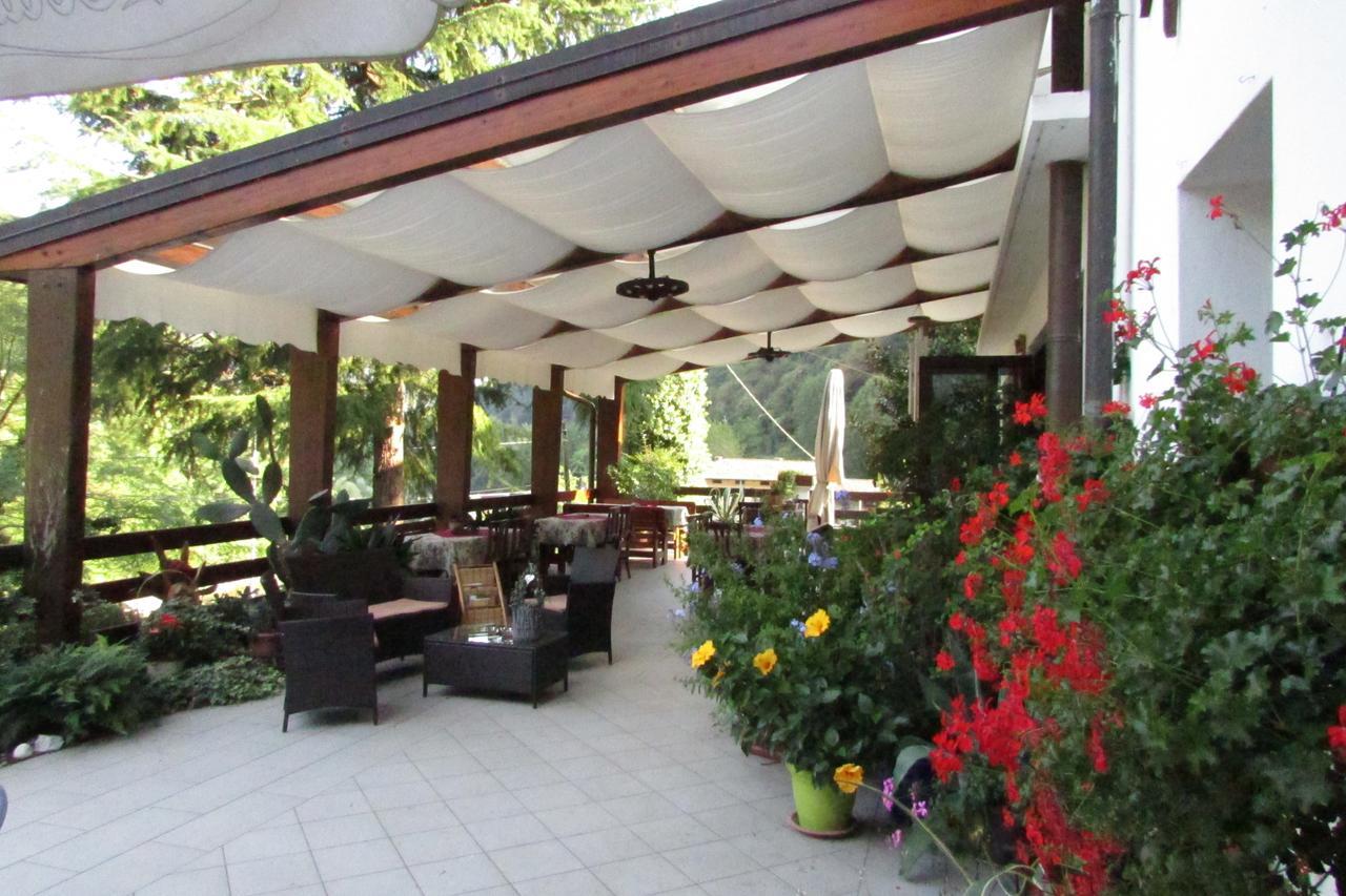 Albergo Alla Trota Pulfero ภายนอก รูปภาพ